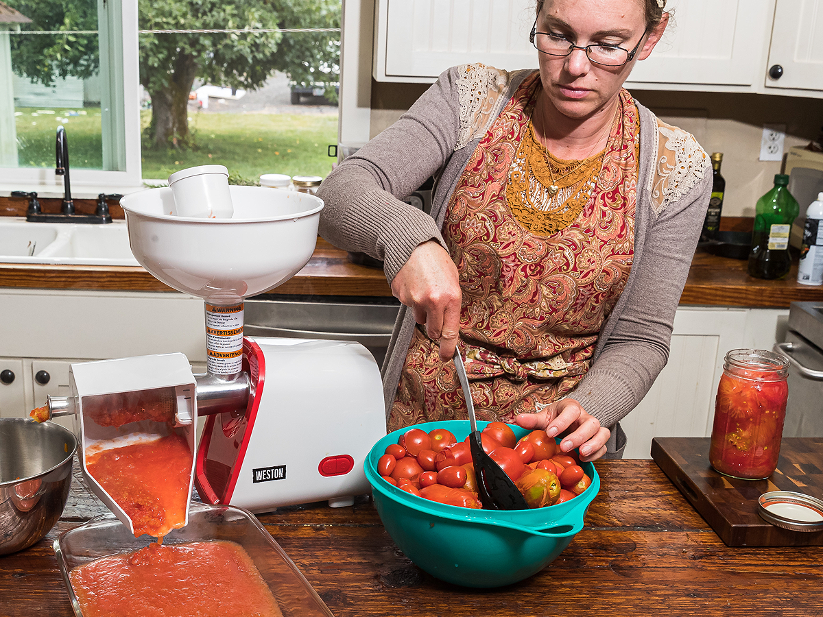 Tomato Press - Food Strainer - Tomato Sauce Maker  Food strainer, Gadgets  kitchen cooking, Tomato sauce