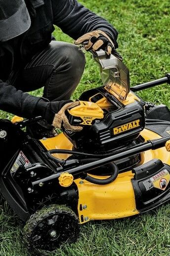 DeWALT 2X20V MAX 21 1 2 In Cordless Push Mower Lawn Mowers