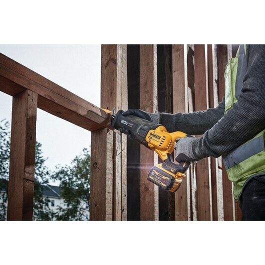 20V MAX Brushless Cordless Reciprocating Saw With FLEXVOLT