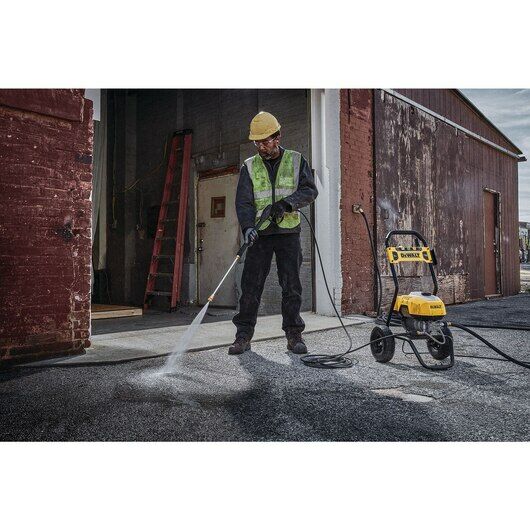 DeWALT 2400 PSI 13 AMP Cold Water Pressure Washer Pressure