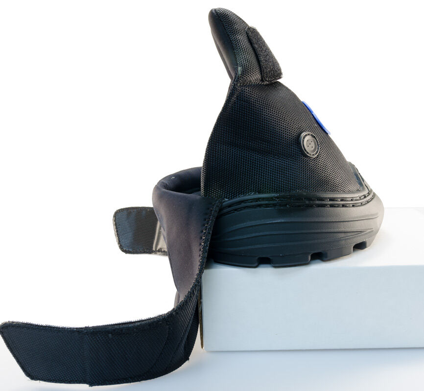 Easyboot Cloud Therapy Hoof Boot Size 2 in Black